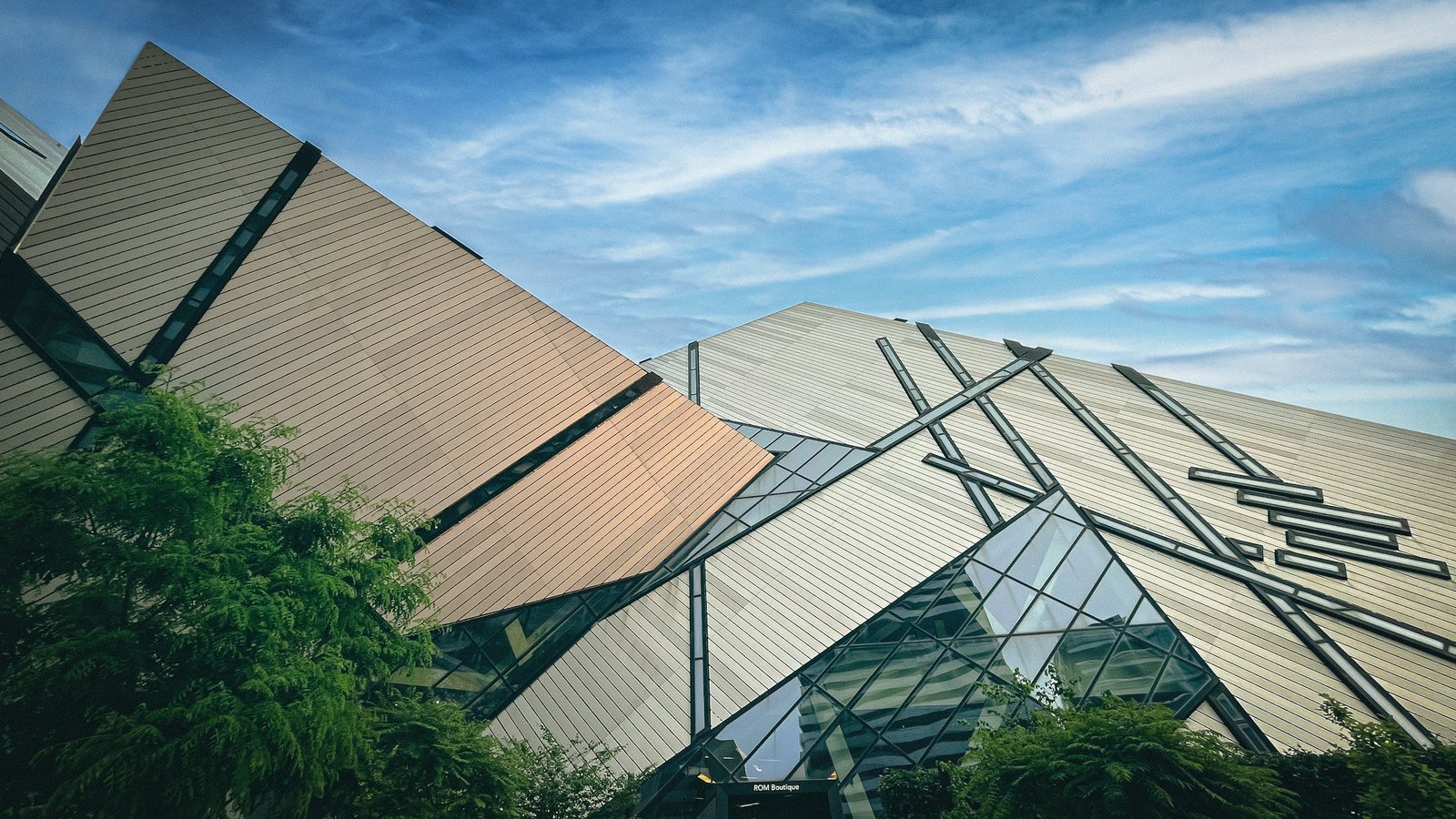 The angular crystal extension of the Royal Ontario Museum in Toronto